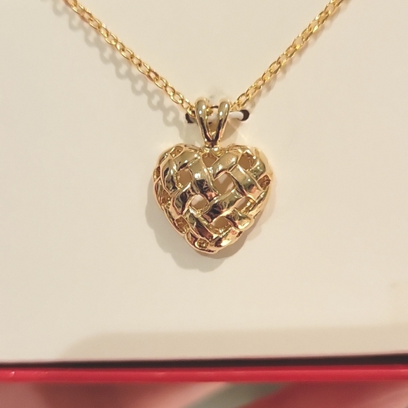 NEW!! Gold woven heart - Picture 3 of 3